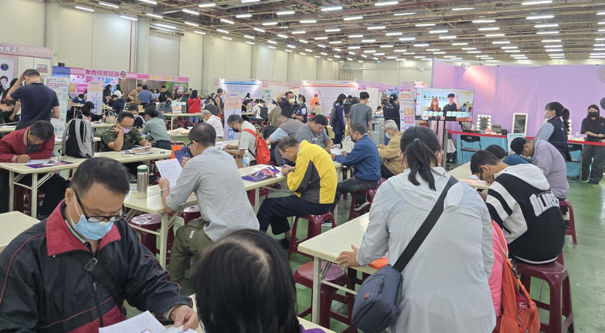 ▲台中世貿就業博覽會，今(1)日在台中世貿二館登場。（記者廖美雅拍攝）