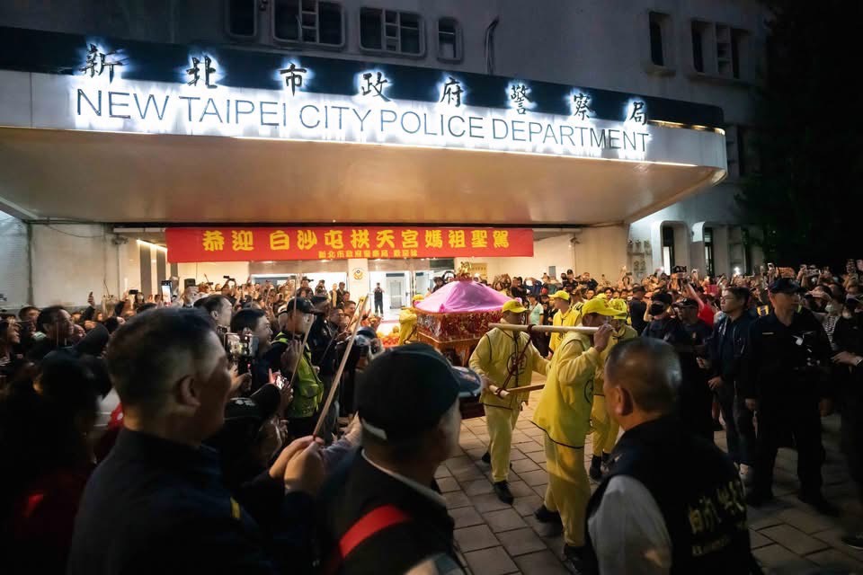 百年首次 新北警維護白沙屯媽祖贊境新北 警出動空拍機全程掌控 三日零治安事件 25 %E4%BA%8C