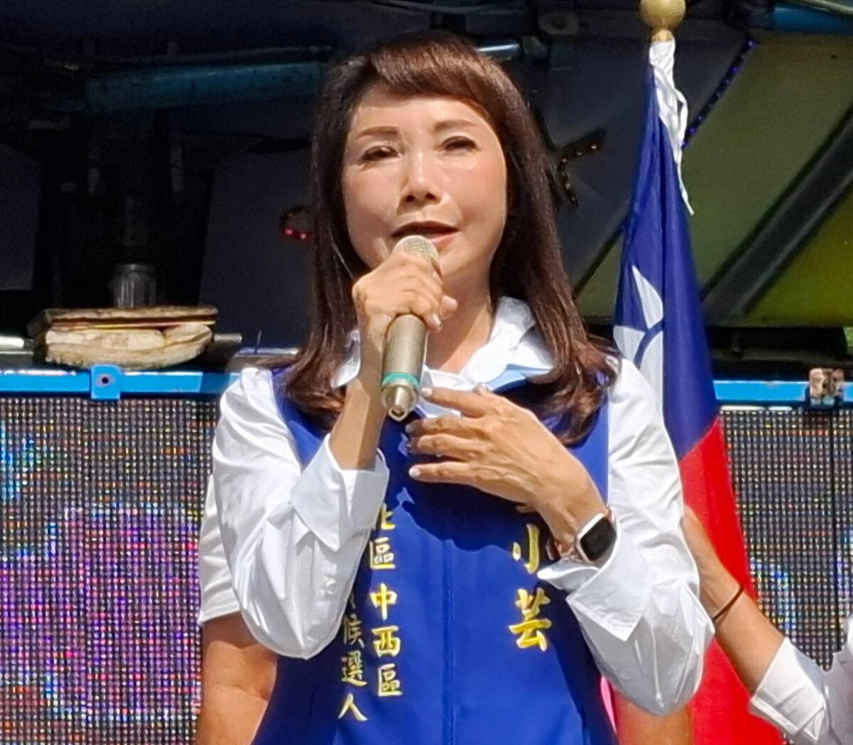 ▲謝龍介子弟兵台南市中西北區議員參選人童小芸服務處成立,師徒同台吸引近2000民支持者到場。(圖/記者陳彥霖攝2025.11.02)