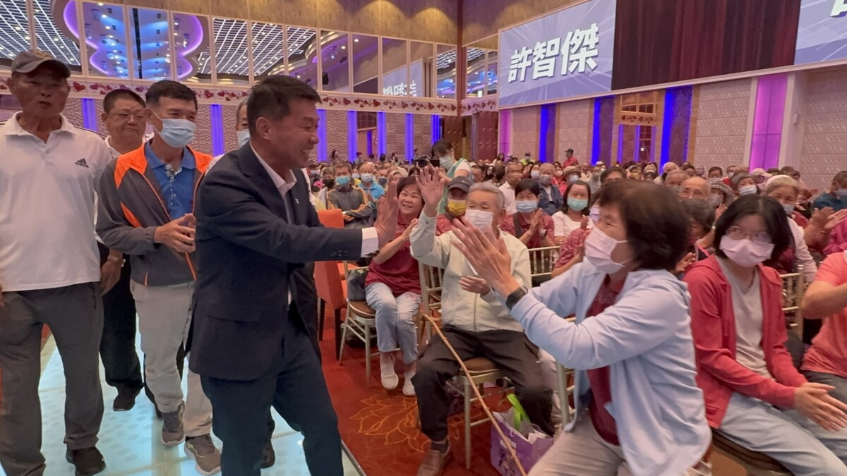 ▲民眾直言,許智傑才是民進黨初選最大公約數(記者 李堂安 翻攝)