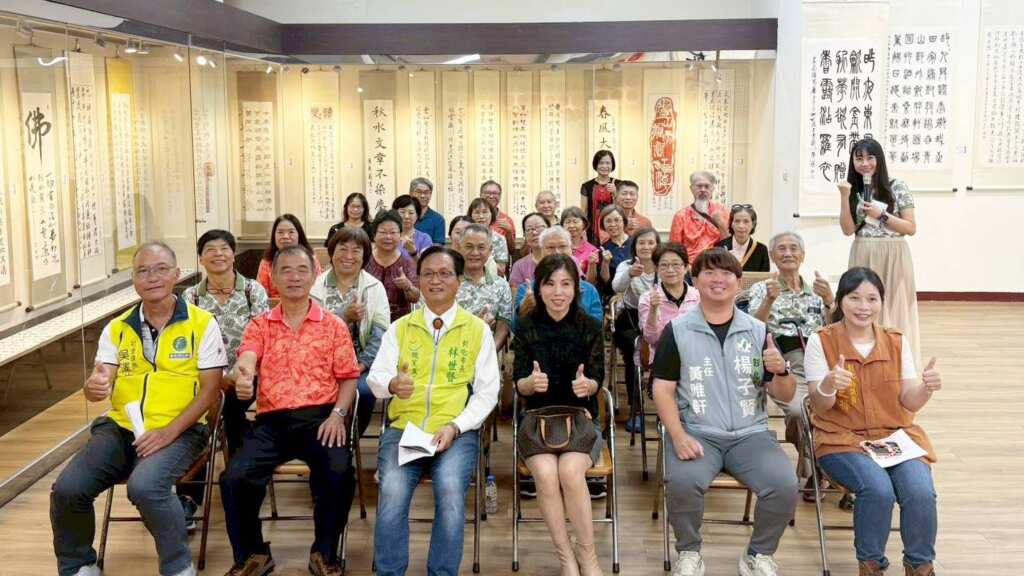 ▲彰化縣逸晉書道學會會員聯展於11月1日至26日在彰化市立圖書館盛大展出,今日上午舉行開幕式,彰化市長林世賢出席致意,誠邀民眾共賞書法之美。(記者林明佑翻攝)