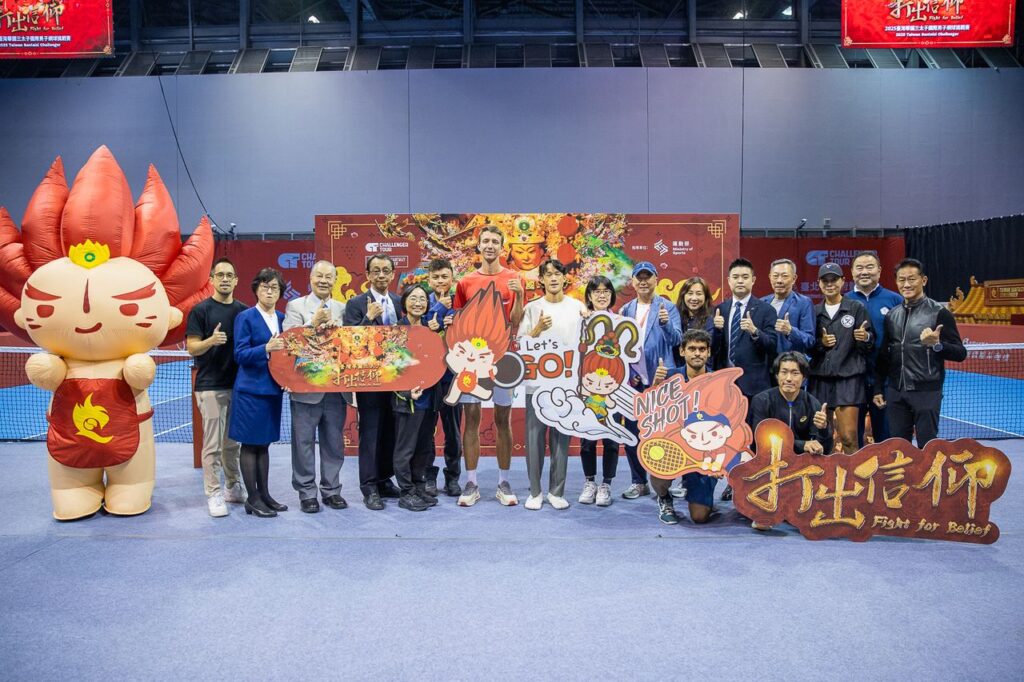 與會貴賓和選手合影