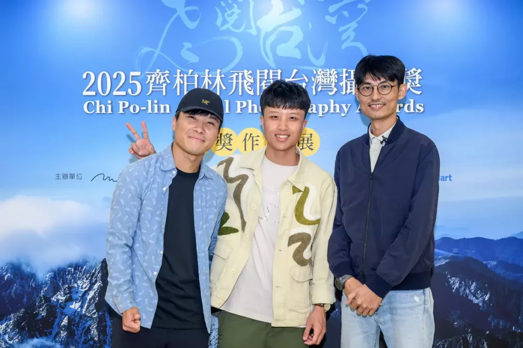 左 自然映像金獎吳奕欣 中 首獎許清勝右 人文紀實金獎余志偉