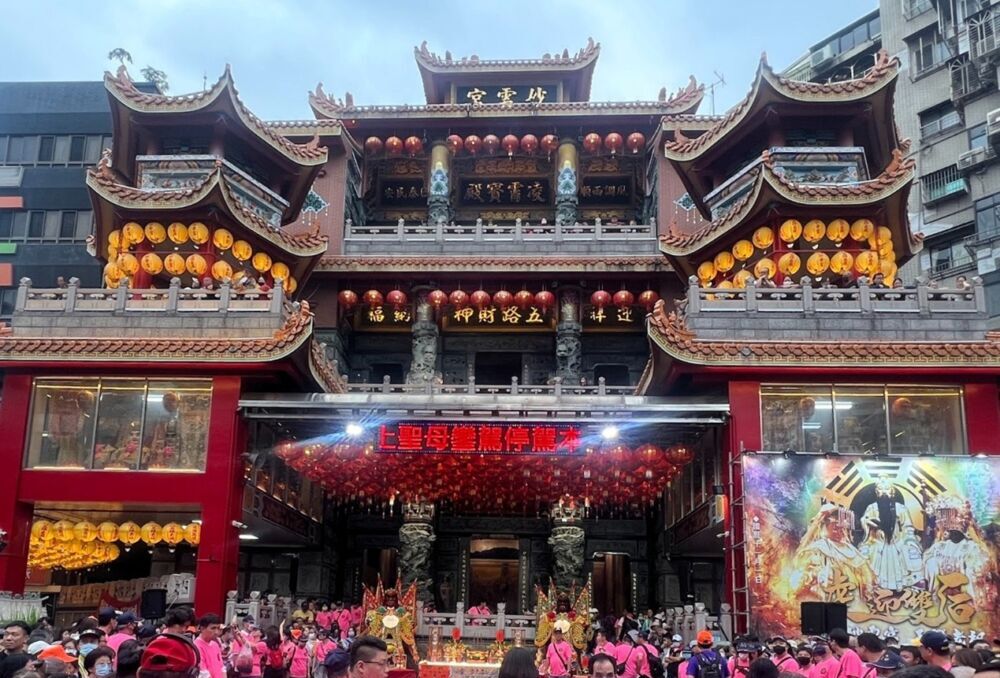 白沙屯媽祖贊境新北 板橋妙雲宮信眾鑽轎祈福 262 白沙屯媽祖贊境新北 板橋妙雲宮信眾鑽轎祈福 261