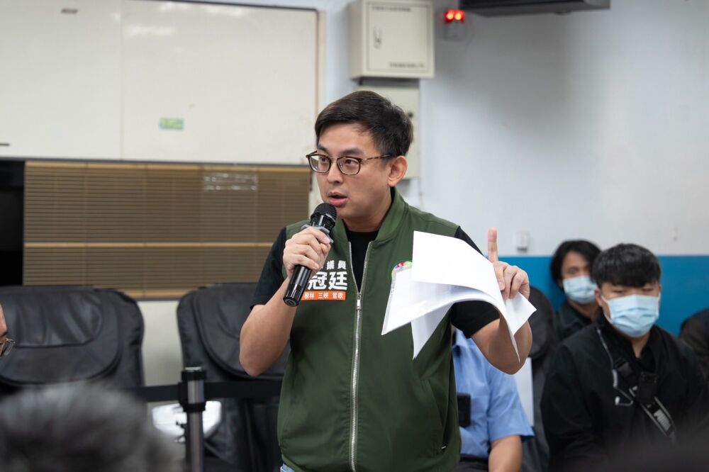 指黃國昌偷換「聯合政府」概念 卓冠廷諷:又是卡提諾法學院 246 指黃國昌偷換「聯合政府」概念 卓冠廷諷:又是卡提諾法學院 245