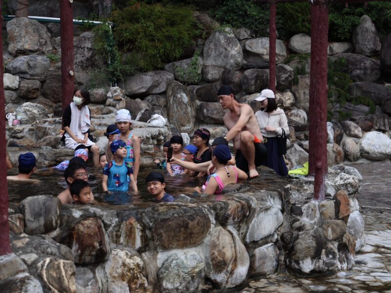 圖文：南投北港溪溫泉嘉年華開跑 縣府邀民眾來泡湯消費抽大獎。
