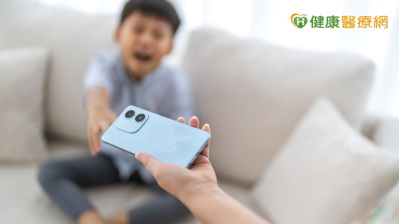 親子間常為手機使用起衝突!醫:多傾聽、理解需求 信任與理解尤為重要