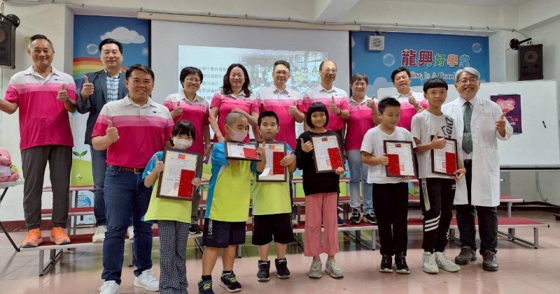 「川崎美心專車」再訪龍興國小義診 康復學童返校感謝醫療團隊救命之恩