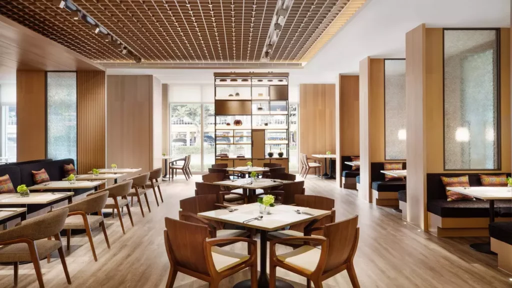 台北國泰萬怡酒店-MJ Kitchen推出「平日自助午餐單人券」每張999元起,星級料理不到千元即可享用。圖/國泰飯店觀光事業提供。