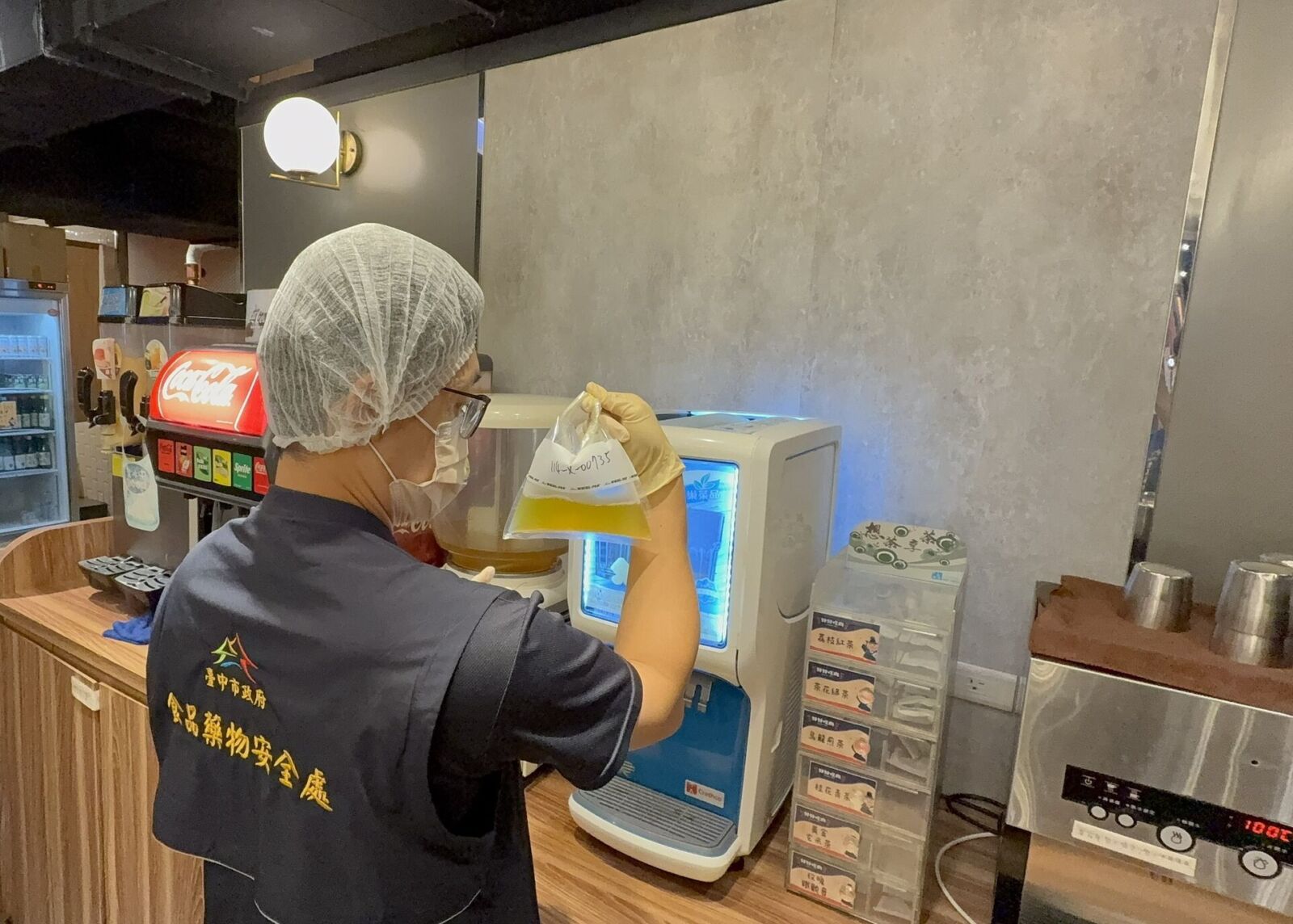 「吃到飽」飲料好髒!腸桿菌超標 漢來海港、饗麻饗辣PLUS全挨罰 236 「吃到飽」飲料好髒!腸桿菌超標 漢來海港、饗麻饗辣PLUS全挨罰 235
