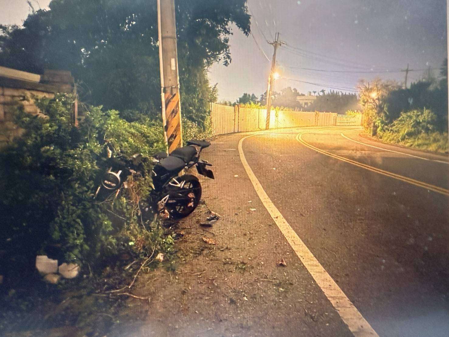 疑車速過快失控倒地 蘆竹重機騎士傷重不治 1812095 0