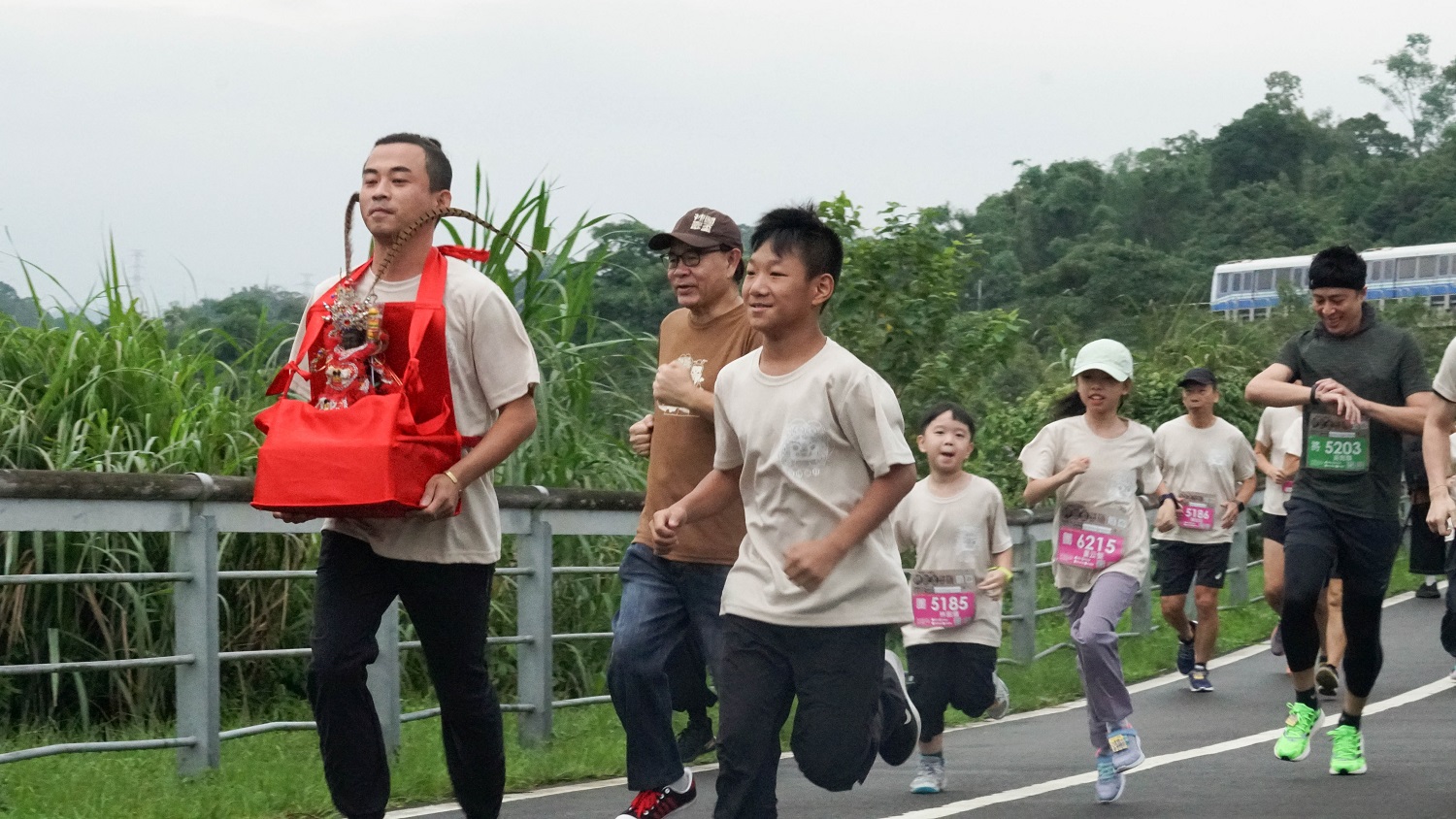 與「神」同行！瘋神紀公益路跑　神獸、神將與神團共譜文化與信仰 - https://www.watchmedia01.com