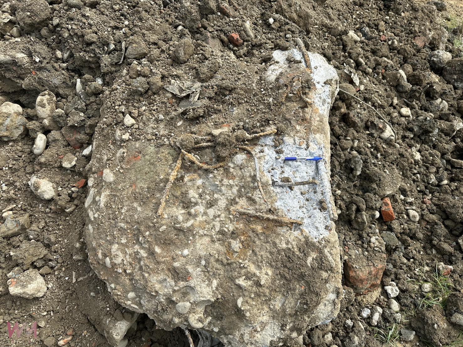 新竹棒球場開挖外野區域回填土 驚見混雜大型混凝土塊與廢材 - https://www.watchmedia01.com