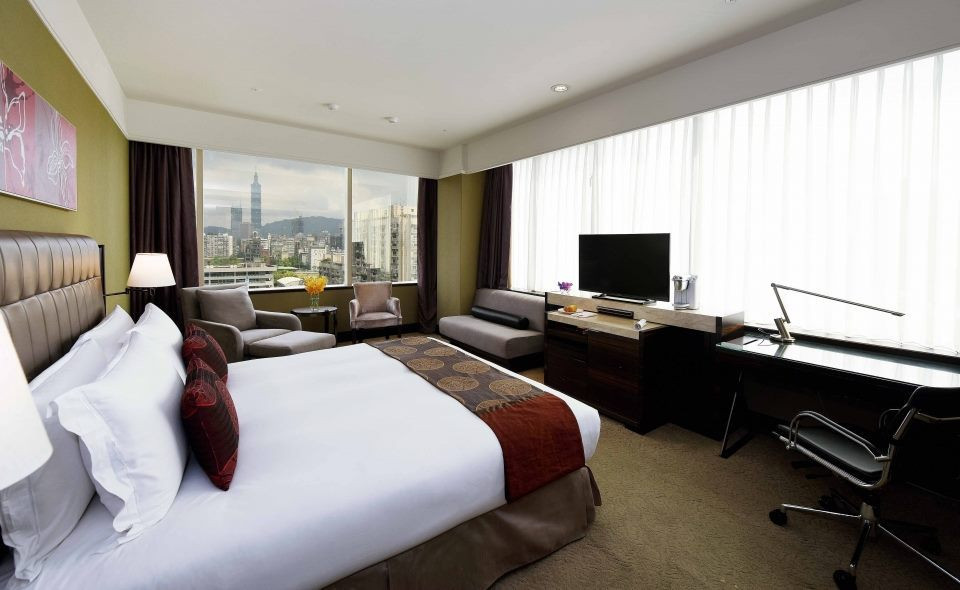 福容大飯店台北一館推出三天兩夜豪華客房超值「二泊四食」方案,優惠價只要9,999元起。(圖/台北市府觀光傳播局)