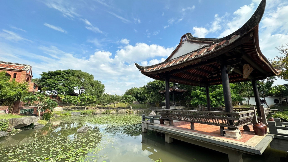 林安泰古厝民俗文物館推出「新生兒抓週、收涎禮俗體驗」活動,凡到館報名參加並出示打卡「#普發現金一萬」,即可獲得精美小禮一份。(圖/台北市府觀光傳播局)