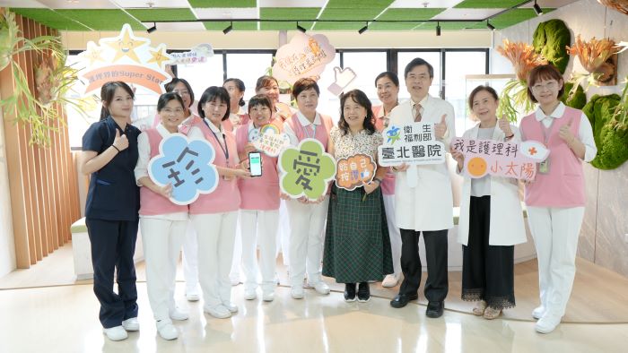零距離照護更即時 部北紅燈鈴直連護理師秒回應 23 《圖說》臺北醫院「秒回應、零距離 再創護理效率新世代」記者會合影。〈臺北醫院提供〉