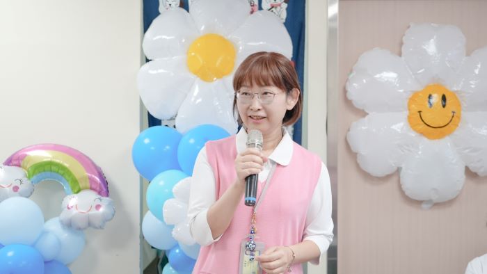 零距離照護更即時 部北紅燈鈴直連護理師秒回應 25 《圖說》護理科黃麗萍主任表示「秒回應、零距離 部北紅燈鈴」系統,大幅降低護理工時與臨床同仁的體力負荷與疲憊感。〈臺北醫院提供〉