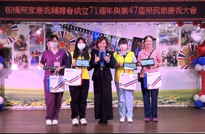 《圖說》板橋榮家實際運用數位獎狀以減少紙張。〈板橋榮家提供〉