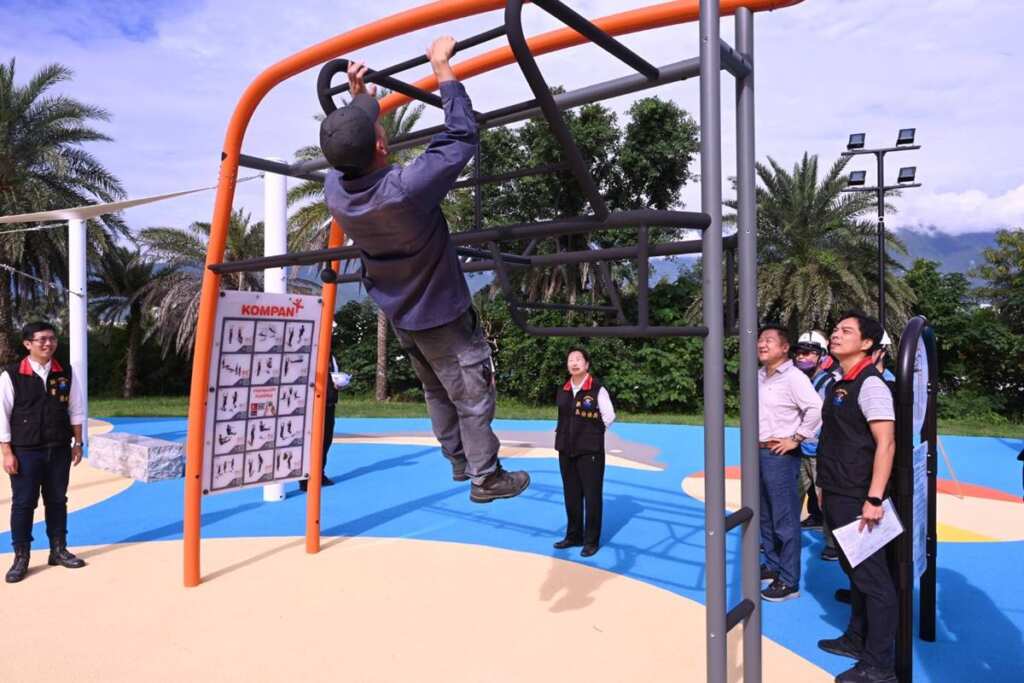 ▲花蓮縣長徐榛蔚會勘關心太平洋公園成人體健區及步道進度，工程近完工預計年底啟用。