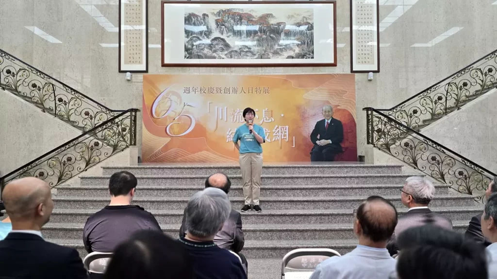 中山醫大董事長周英香表示,紀錄片《做對的事》見證了中山醫大創校65週年的歷程,傳遞創辦人「醫療為民」的核心理念。此次特展內容除展出牙醫系數位教學設備的發展脈絡與臨床應用成果外,也呈現大護理系創系60年來的發展歷程,並展示在高齡照護與USR實踐上的豐碩成果。(圖/陳惠玲攝影)