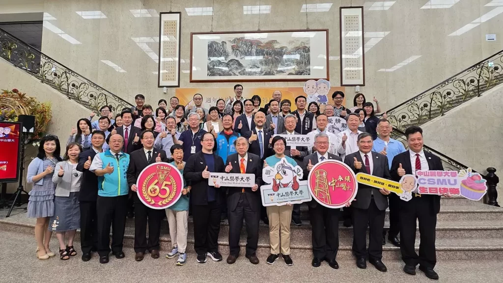中山醫大65週年校慶,舉辦創辦人日展覽呈現「堅持做對的事」的精神。(圖/陳惠玲攝影)