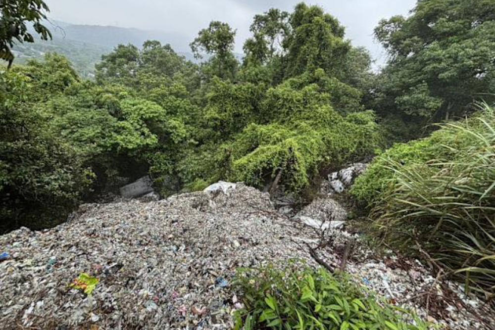宜蘭三清宮山坡遭倒30噸廢棄物 張勝德要求環保局強化管制依法送辦 196 宜蘭三清宮山坡遭倒30噸廢棄物 張勝德要求環保局強化管制依法送辦 195