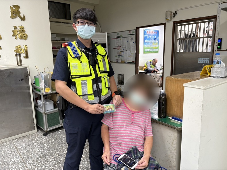 ▲ GPS定位加上員警暖心救援,婦人順利平安返家。