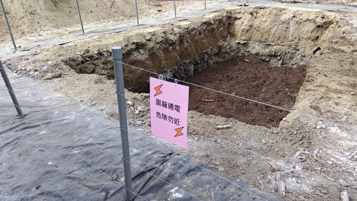 ▲中市完成電圍網防疫設施,防野豬接觸廚餘阻斷疫情傳播。(記者廖美雅翻攝)