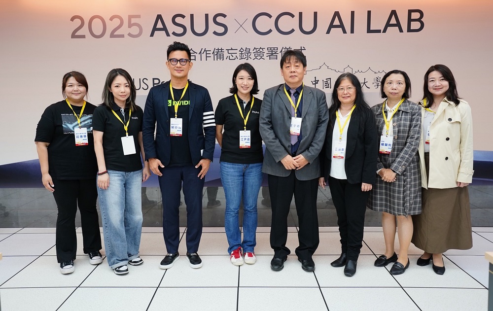 雙方簽約合影：左起為華碩莊惠華業務經理、藍一依行銷經理、輝達香港控股台灣分公司邾亦為資深協理、華碩聯合科技開放平台暨AIoT事業部江尹涵事業總經理、文化大學王子奇校長、王淑音副校長、楊馥如教務長及李亦君學務長。