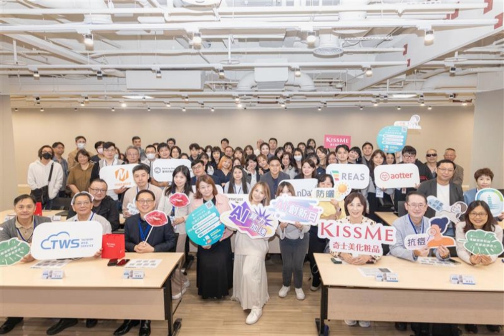 「台灣奇士美集團 AI創新日」與台智雲AI超算加速器聯合舉辦 45 02%E5%8F%B0%E7%81%A3%E5%A5%87%E5%A3%AB%E7%BE%8E%E9%9B%86%E5%9C%98 AI%E5%89%B5%E6%96%B0%E6%97%A5%E8%88%87%E5%8F%B0%E6%99%BA%E9%9B%B2AI%E8%B6%85%E7%AE%97%E5%8A%A0%E9%80%9F%E5%99%A8%E8%81%AF%E5%90%88%E8%88%89%E8%BE%A6