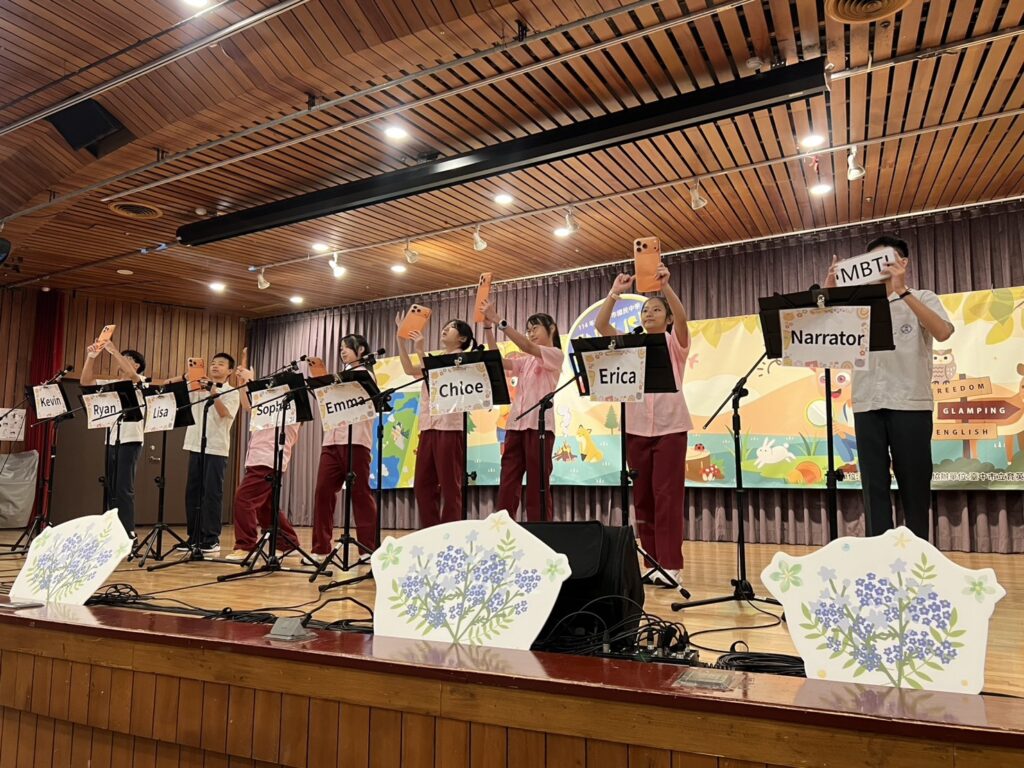 中市「英語讀者劇場競賽」 500位學生展現「聲」動演創意 31 %E5%8F%83%E8%B3%BD%E9%9A%8A%E4%BC%8D%E7%B2%BE%E9%87%87%E8%A1%A8%E7%8F%BE1 0