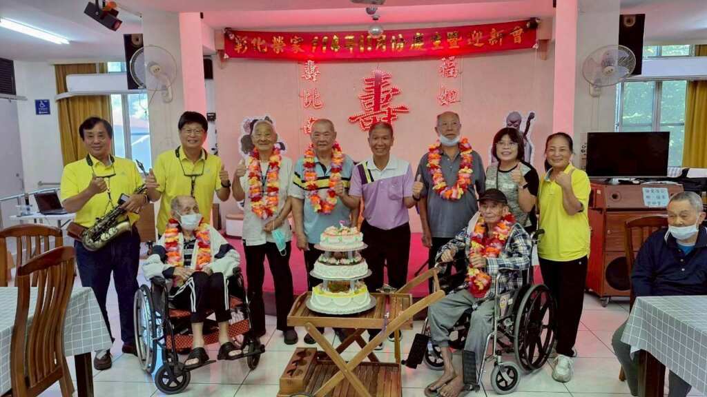 ▲彰化榮家住民慶生會添亮點,六腳Do薩克斯風樂團奏出幸福樂章。(圖/彰化榮家提供)