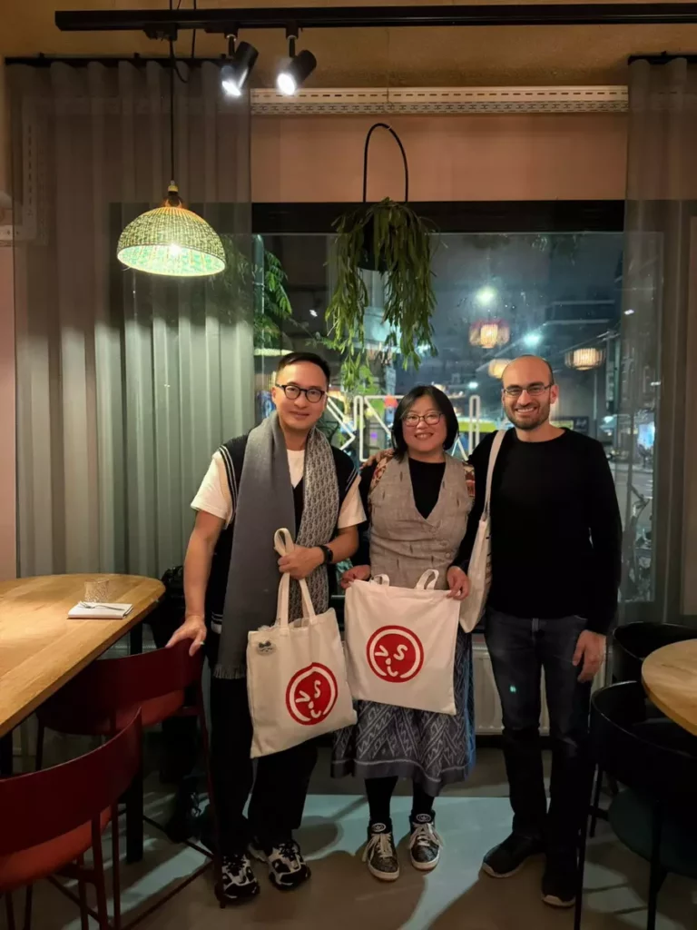 VIS執行長黃禮騏於阿姆斯特丹會晤創校初期合作顧問烏特勒支大學地理系博士後研究員Connie Lin博士及其夫婿,推動永續教育。