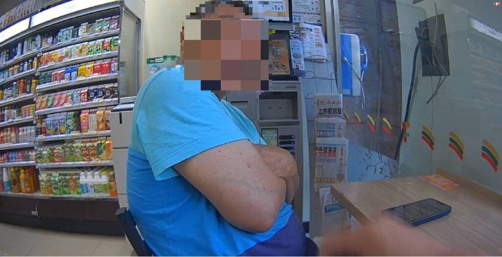 民眾聽完員警分析常見詐騙技倆恍然大悟驚覺遇上詐騙。(圖/記者薛秀蓮 翻攝)