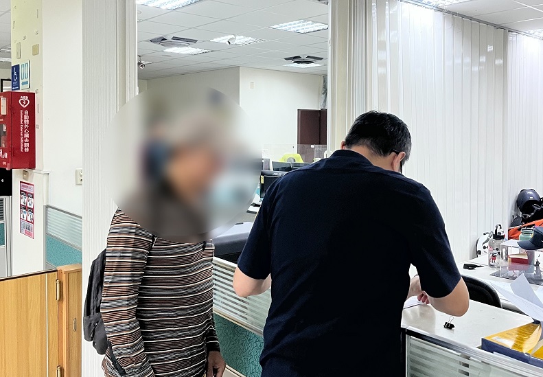 ▲男子遍尋不著向友人借用的機車十分心急，幸在鷹眼員警協助下順利尋獲。