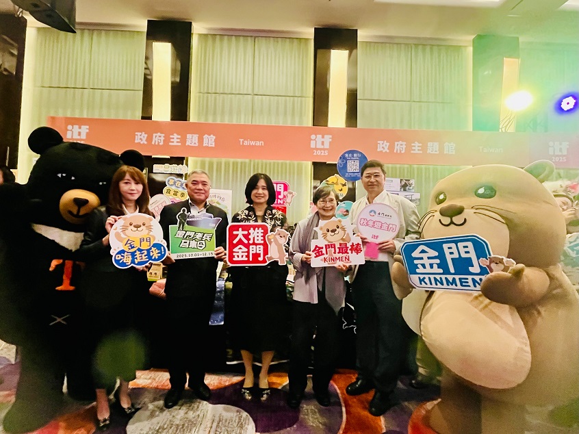 ▲台灣觀光協會簡余晏會長(左一)、交通部觀光署陳玉秀署長(左三)、ITF籌備會葉菊蘭主委(右)。