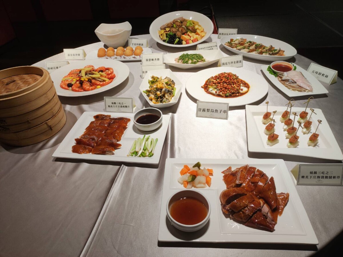 ▲高雄麗尊酒店推出「萬元經典幸福饗宴」,包含《六福鴨饗宴》與《鵝香五彩宴》兩組宴席,搶攻普發一萬商機,即日起至12月31日開放預訂。