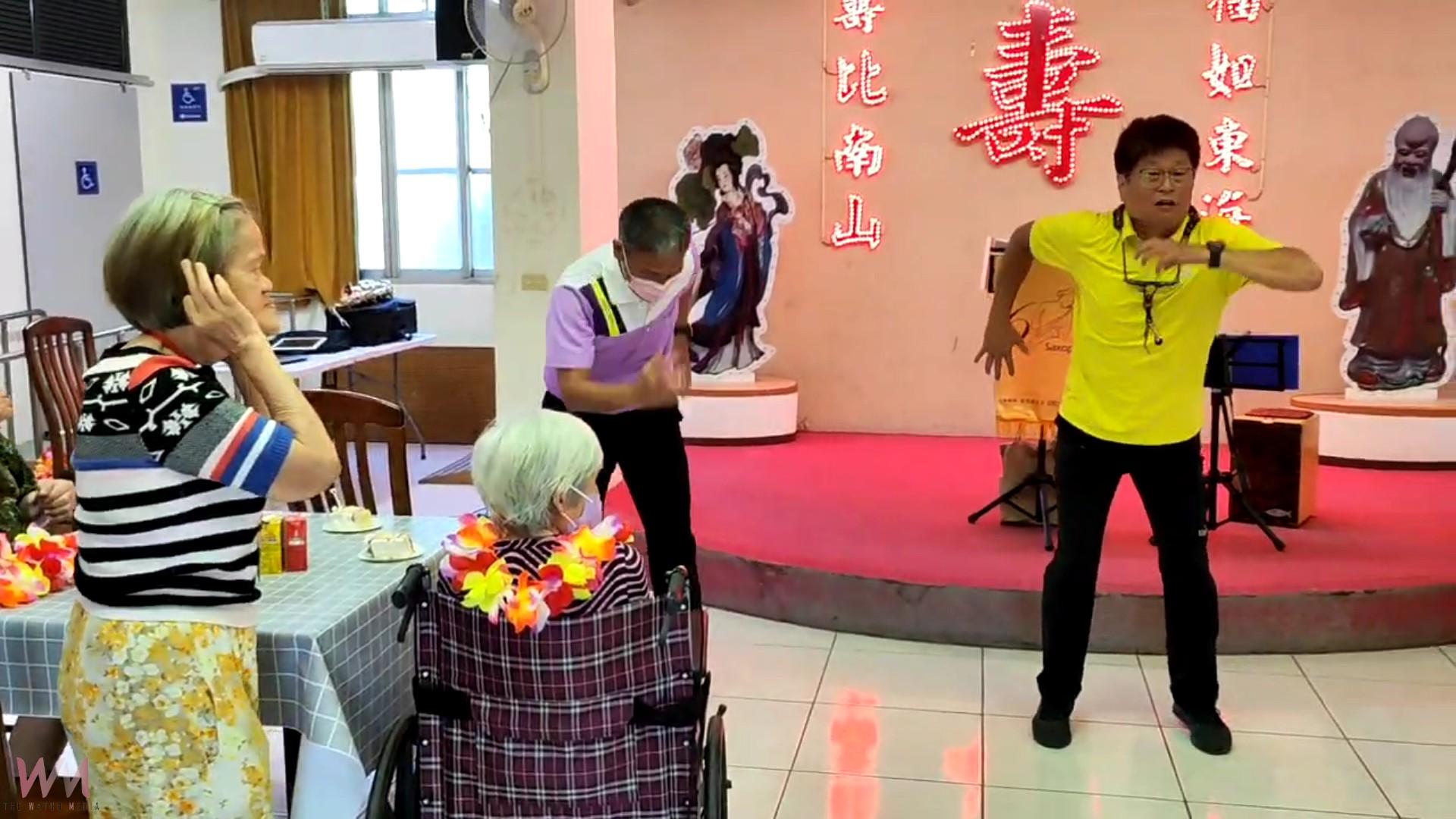 (有影片)/六腳Do薩克斯風樂團奏響榮家秋日慶生會 長輩笑聲滿溢 - https://www.watchmedia01.com