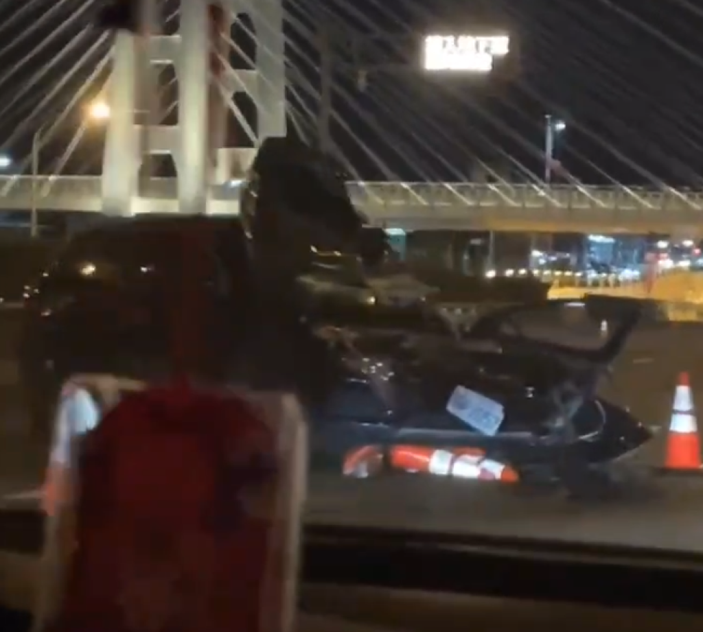 台74線13k轎車高速撞上工程車 車頭幾乎全毀