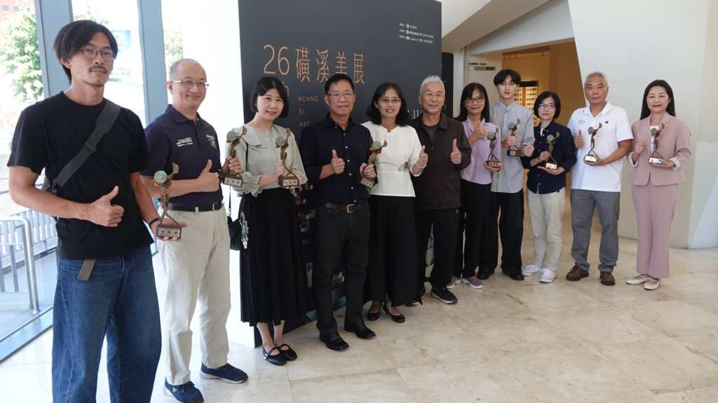 ▲彰化縣年度重要藝文盛事「第26屆磺溪美展」正式登場，本屆得獎作品自即日起於彰化縣立美術館展出至11月30日，彰化縣文化局長張雀芬誠摯邀請民眾前往欣賞。（記者林明佑攝）