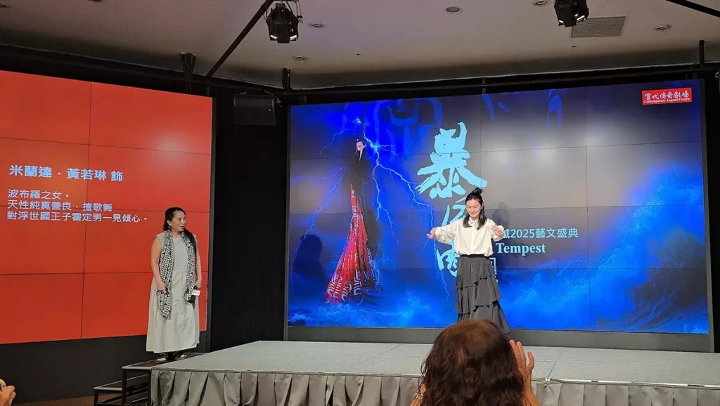 記者會現場由飾演米蘭達的黃若琳帶來精彩的歌舞演出,她以渾厚細膩的唱腔與靈動優雅的身段,展現角色魅力,驚豔全場。(圖/陳惠玲攝影)