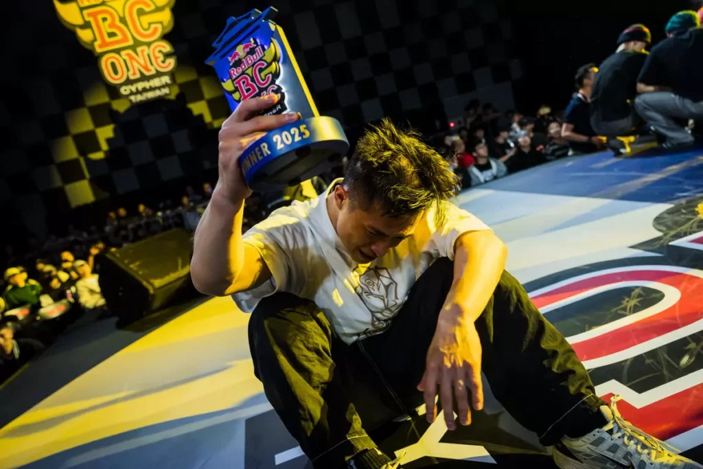 B-Boy Sprite (吳宇謙) 自去年膝蓋手術後克服傷勢,便以令人動容的比賽歷程過關斬將,拿下本屆台灣B-Boy冠軍。(Red Bull提供)