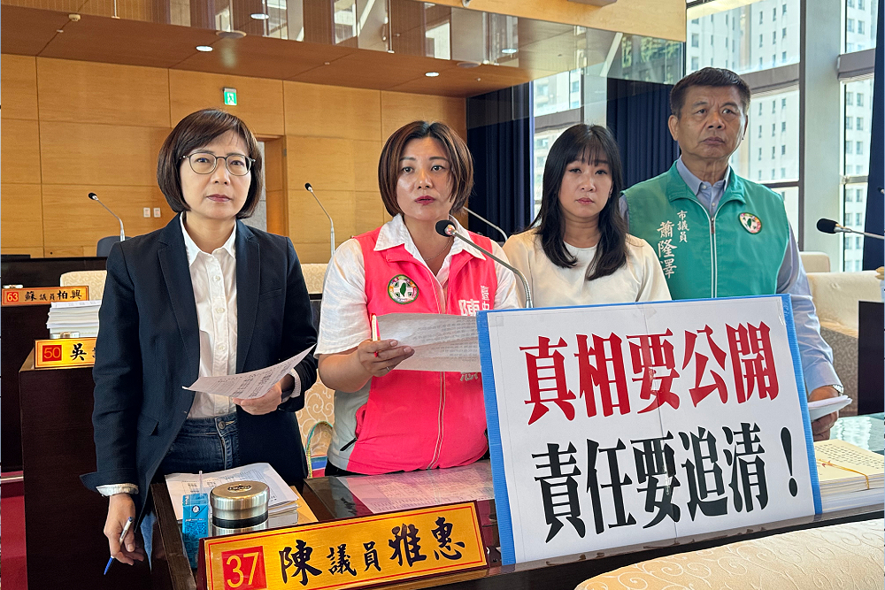 不滿台中市府非洲豬瘟專案報告避重就輕 陳雅惠、張芬郁齊開轟 234 不滿台中市府非洲豬瘟專案報告避重就輕 陳雅惠、張芬郁齊開轟 233