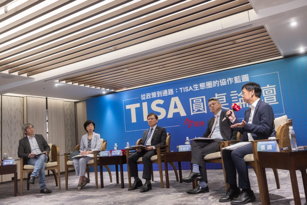 《今周刊》「從政策到通路:TISA生態圈的協作藍圖」圓桌論壇現場氣氛熱烈,產、官、學界代表分別提出各自意見,內容深入探討實務。(圖/今周刊提供)