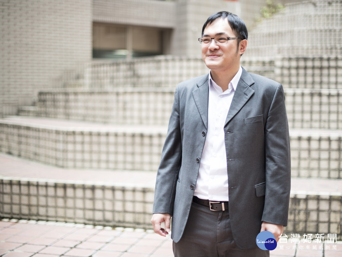 中原大學化工系林義峯之創新技術榮獲銅牌，可應用於工業污水處理，落實環境永續。
