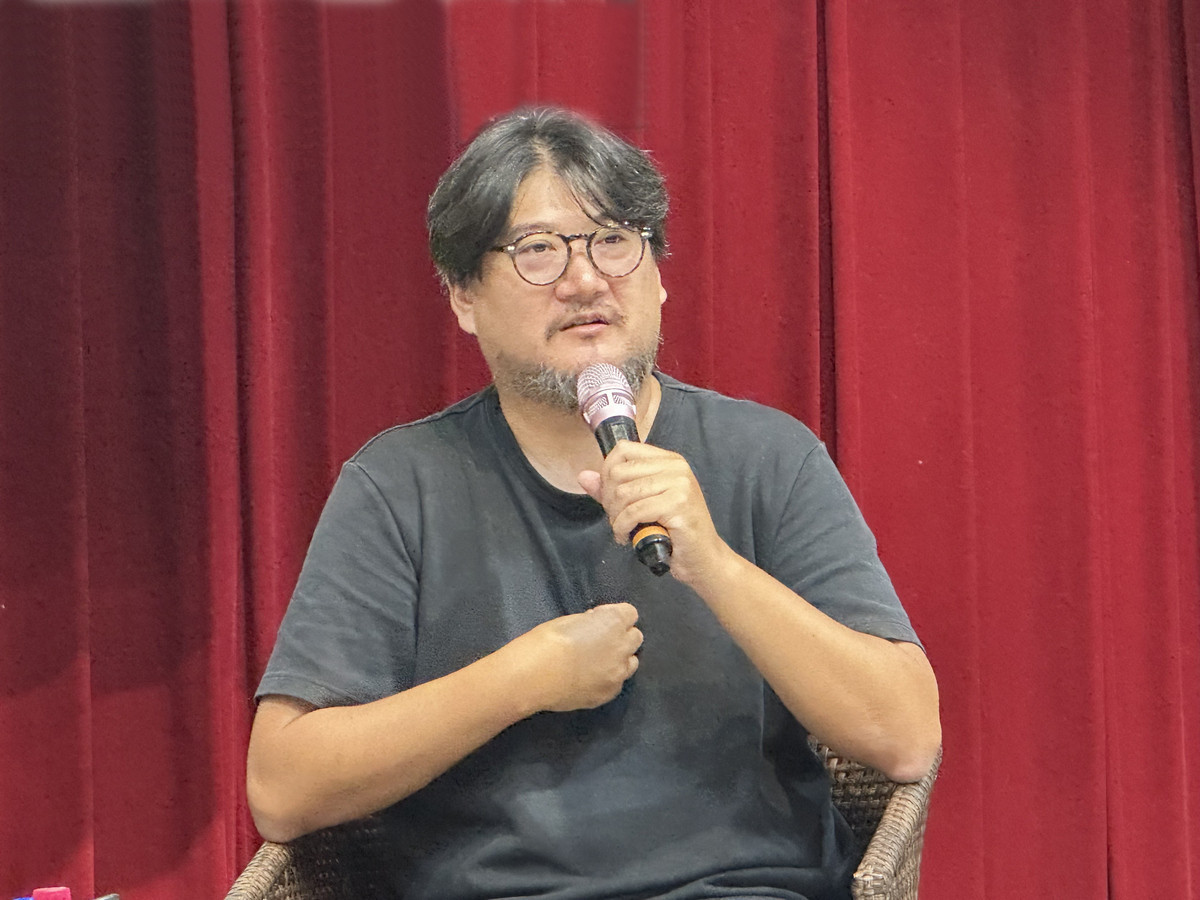 導演孫介珩學長勉勵學弟妹:勇於嘗試,善用校內課程與資源,從小型影像練習開始累積實力。(暨大提供)