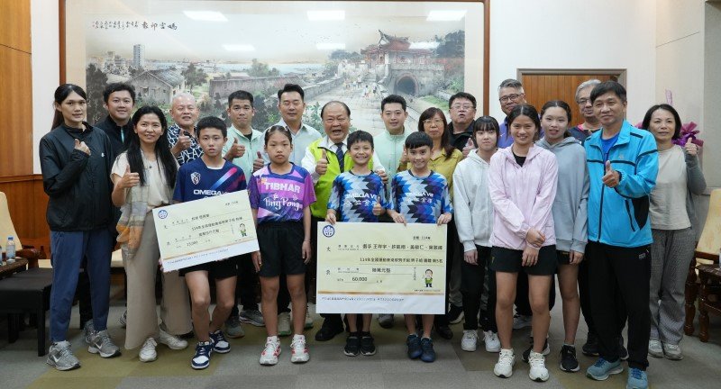 澎湖桌球小將全國運奪佳績 陳光復頒獎肯定選手為鄉爭光