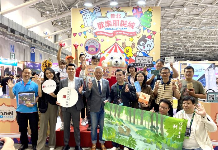 《圖說》新北市觀旅局以「漾．新北」為主題，偕同旅行業、旅宿業、伴手禮業者、觀光工廠及新北在地商圈業者共襄盛舉，右四觀旅局觀光管理科長張寶忠。〈觀旅局提供〉