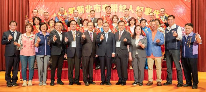 傳遞善的力量 新北表揚18位好人好事代表 22 《圖說》新北市表揚好人好事代表頒獎典禮今日於市府舉行,18位善行代表獲獎,左三社會局長李美珍。〈社會局提供〉