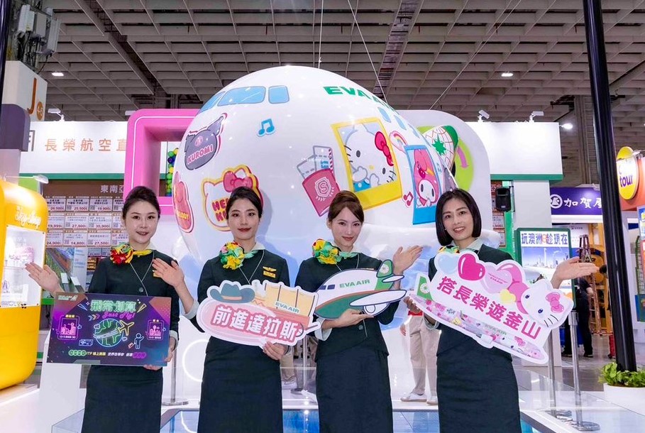 ▲圖:長榮航空2025年 ITF台北國際旅展以「這個世界就是我的遊樂園」為主軸,搭配Y2K的繽紛色彩打造展場。(記者 李堂安 翻攝)